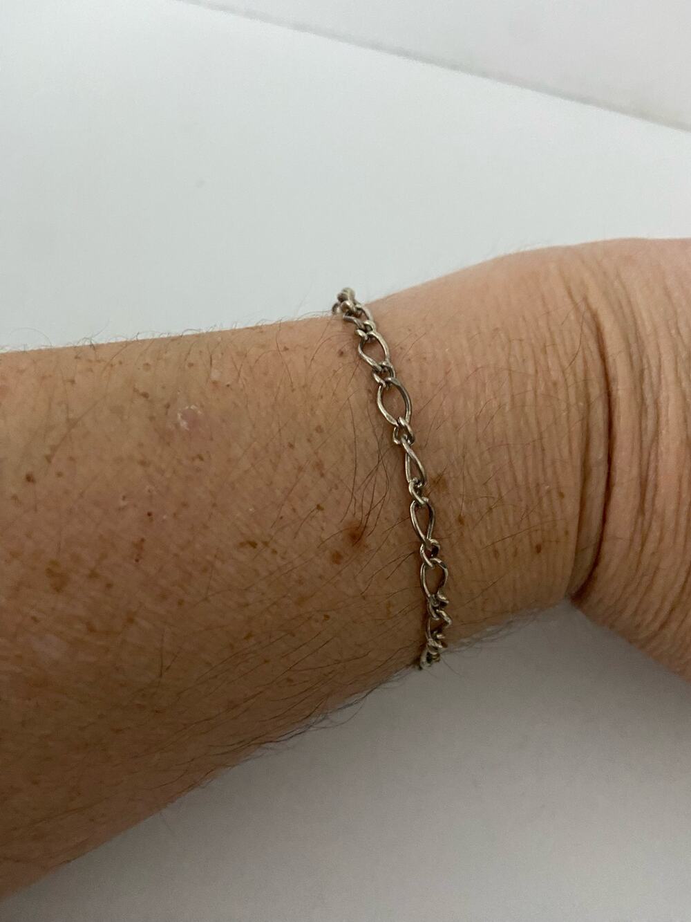 Chain bracelet with toggle clasp